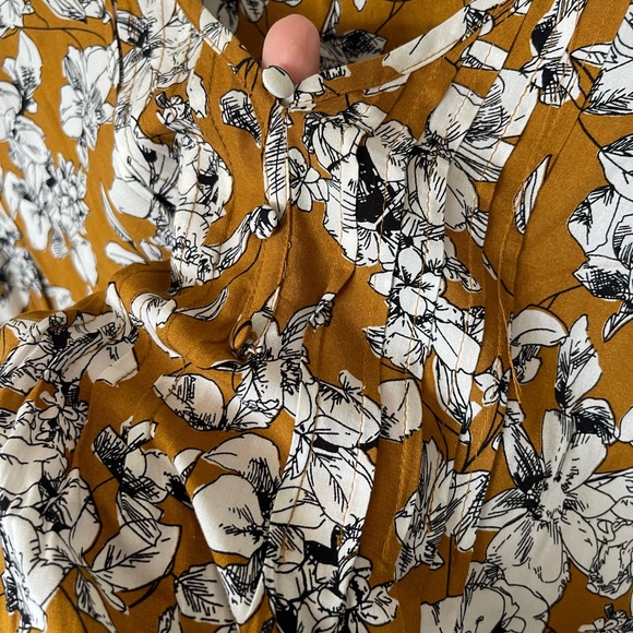 fun2fun | Peasant Blouse | Mustard Color with White Floral Pattern | Siz… - Picture 6 of 13